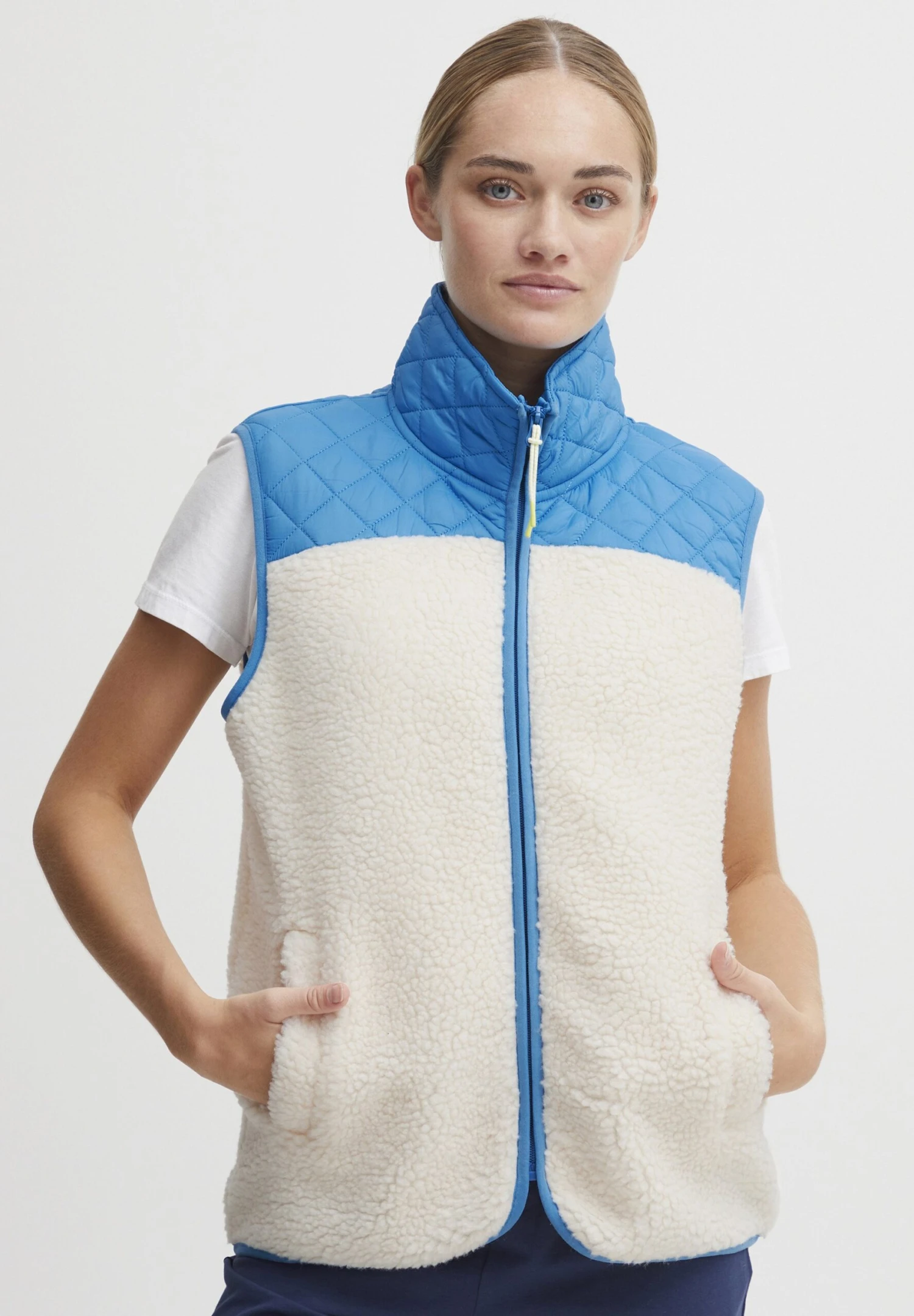 OXMO Oxbetty - Bodywarmer - Malibu Blue Mix